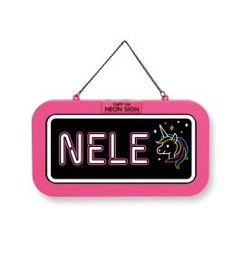 Pinker Neon-Schriftzug "NELE" und bunte Einhorn-Illustration auf schwarzem Hintergrund.