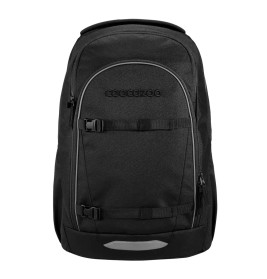 Schwarzer Rucksack mit Frontreißverschlüssen, Schnallenriemen und COOCAZOO-Schriftzug auf der Vorderseite.