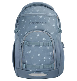 Hellblauer Rucksack mit weißen Sternmustern und mehreren Reißverschlussfächern vor weißem Hintergrund.