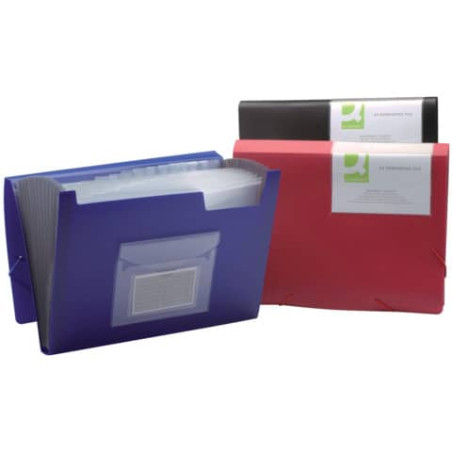 Drei Fächermappen in Blau, Rot und Schwarz, jeweils mit einem Beschriftungsfach auf der Vorderseite.