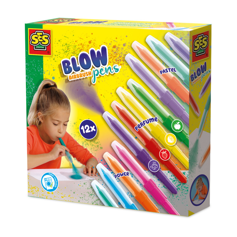 Bunte SES Creative Blow Pens Box mit 12 Airbrush-Stiften in verschiedenen Farben und einem Mädchen, das einen Stift benutzt.