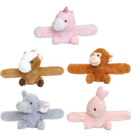 Fünf Plüschtiere: ein pinkes Einhorn, ein braunes Pferd, eine Affe, ein grauer Elefant und ein pinker Hase.