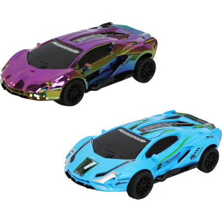 Zwei Spielzeug-Sportwagen, einer metallic-lila und einer hellblau, beide mit schwarzen Rädern und Rennaufklebern.