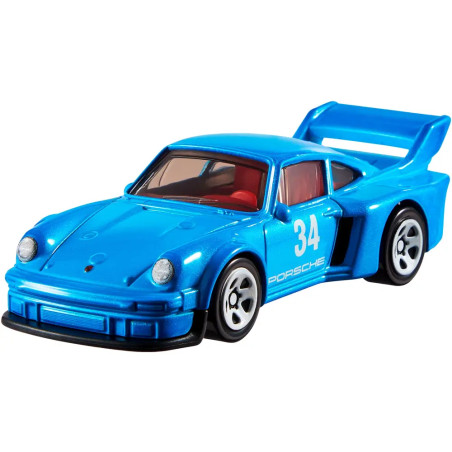 Blaues Spielzeug-Rennauto mit großem Heckspoiler, Nummer 34 an der Seite und Porsche-Schriftzug an der Tür.
