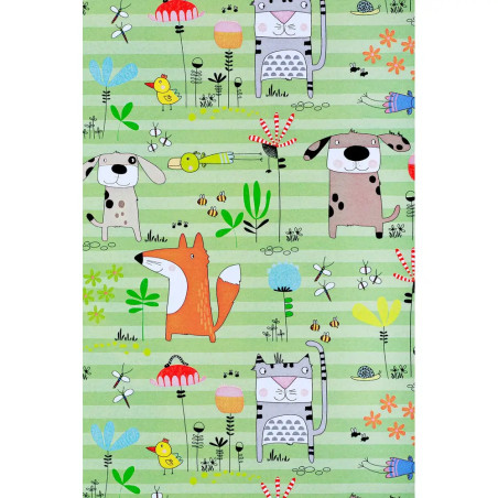 Cartoon-Tiere wie Hunde, Katzen, ein Fuchs und Vögel auf grün gestreiftem Hintergrund mit Blumen und Insekten.