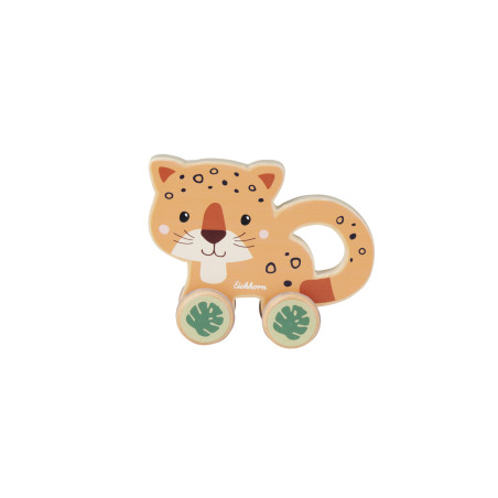 Holzspielzeug-Leopard im Cartoonstil mit grünen Blattmustern an den Füßen, lächelnd vor weißem Hintergrund.