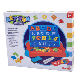 Magnetisches Alphabet-Board von Art & Fun für Kinder ab 3 Jahren mit bunten Buchstaben und Zubehör.