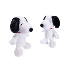 Zwei Plüsch-Snoopy-Figuren mit schwarzen Ohren und roten Halsbändern stehen sich auf weißem Hintergrund gegenüber.