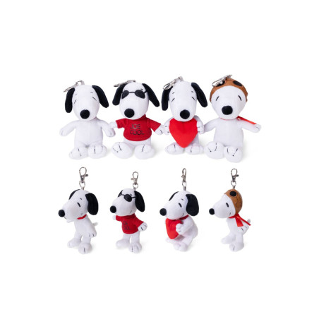 Acht Snoopy-Schlüsselanhänger mit verschiedenen Outfits und Accessoires in zwei Reihen angeordnet.