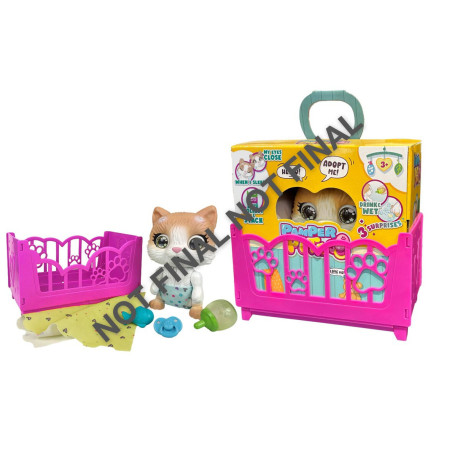 Spielzeug-Set mit Katzenfigur, rosa Transportbox, Korb, gelber Decke und Fläschchen. Kennzeichnung: NICHT FINAL.