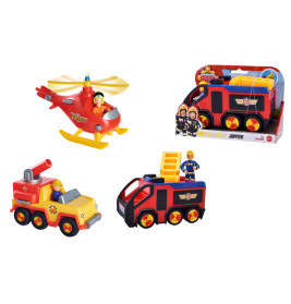 Vier bunte Fireman Sam Spielzeugfahrzeuge: ein Hubschrauber, zwei Feuerwehrautos und ein verpacktes Feuerwehrauto-Set.