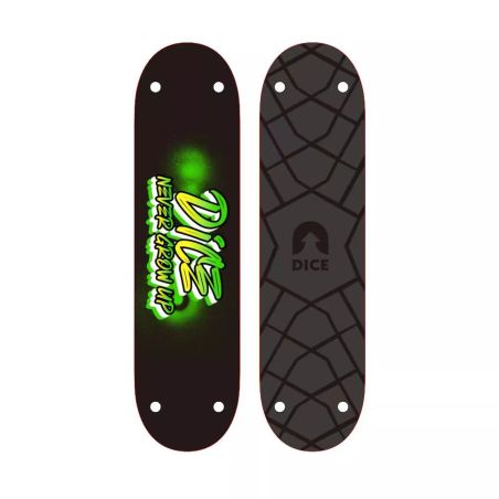 Zwei schwarze Skateboards: eins mit DICE NEVER GROW UP, das andere mit geometrischem Muster und DICE-Logo.