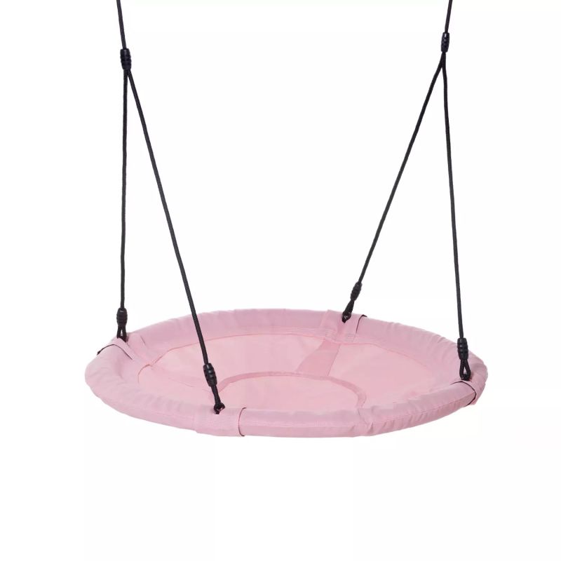 Runder, pinker Tellerschaukel mit schwarzen Seilen, leer und hängend vor weißem Hintergrund.