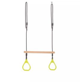Kinder-Trapezstange mit gelben Kunststoffringen und schwarzen Seilen, freigestellt vor weißem Hintergrund.