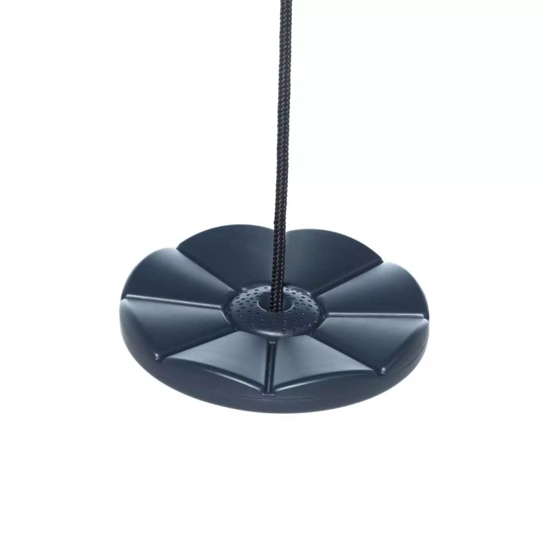 Schwarzer Tellerschaukel-Sitz mit mittig befestigtem Seil, freigestellt vor weißem Hintergrund.