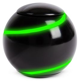 Glänzende schwarze Kugel mit zwei leuchtend grünen, diagonalen Streifen, die sich um sie winden.