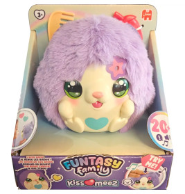 Plüschfigur mit lila Haaren, großen Augen und Herzmotiv in bunter Funtasy Family Kissomeez Verpackung.