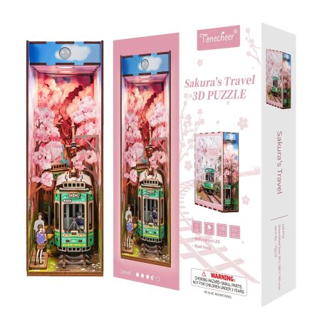 3D-Puzzlebox mit grünem Zug unter Kirschblüten, beschriftet mit "Sakuras Travel" von Tonecheer.