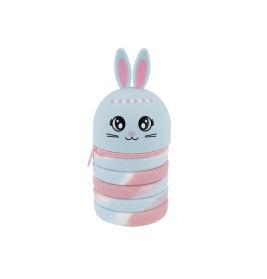 Hellblau-rosa Behälter in Hasenform mit Gesicht, Reißverschluss und vier übereinanderliegenden runden Fächern.