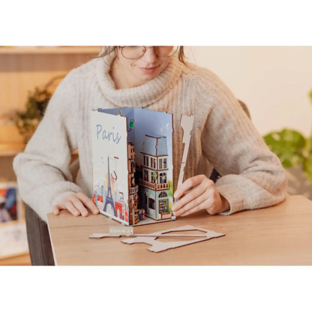CarreraRevell Tiny Adventures Paris Book Nook – Traumhafte Miniatur mit LED