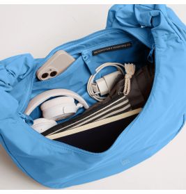 GOT BAG. Moon Bag Ruffle Aqua – Recyceltes Ocean Impact Plastic. Modisch & Nachhaltig