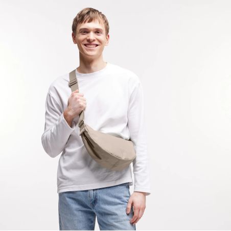 GOT BAG. PLEAT Moon Bag Small scallop – Nachhaltige Umhängetasche Ocean Plastic