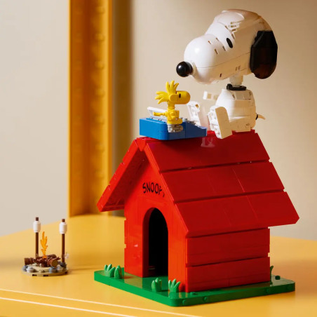 LEGO® Ideas 21368 Peanuts: Snoopys Hundehütte