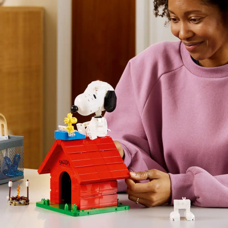 LEGO® Ideas 21368 Peanuts: Snoopys Hundehütte