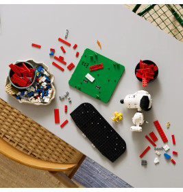 LEGO® Ideas 21368 Peanuts: Snoopys Hundehütte