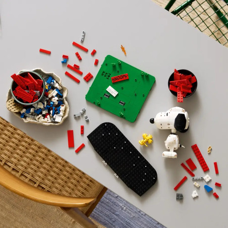 LEGO® Ideas 21368 Peanuts: Snoopys Hundehütte