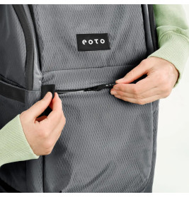 - Alles im Blick: Der Rucksack mit großer Öffnung und smartem Design sorgt für schnellen Zugriff und