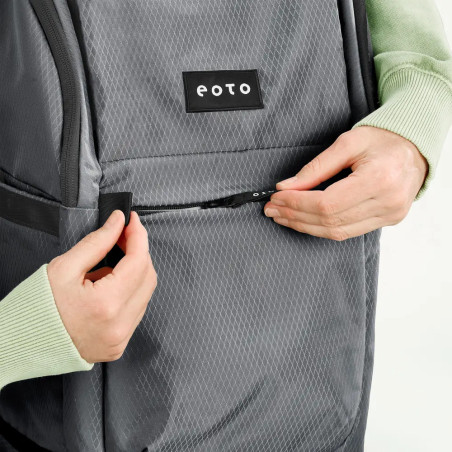 - Alles im Blick: Der Rucksack mit großer Öffnung und smartem Design sorgt für schnellen Zugriff und