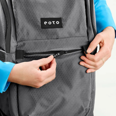 - Alles im Blick: Der Rucksack mit großer Öffnung und smartem Design sorgt für schnellen Zugriff und