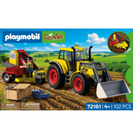 Großer Traktor mit Kartoffelroder