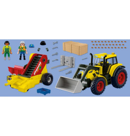 Großer Traktor mit Kartoffelroder