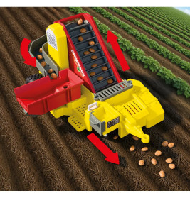 Großer Traktor mit Kartoffelroder
