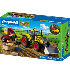 Großer Traktor mit Kartoffelroder
