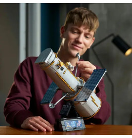 LEGO® Icons 11382 Hubble-Weltraumteleskop