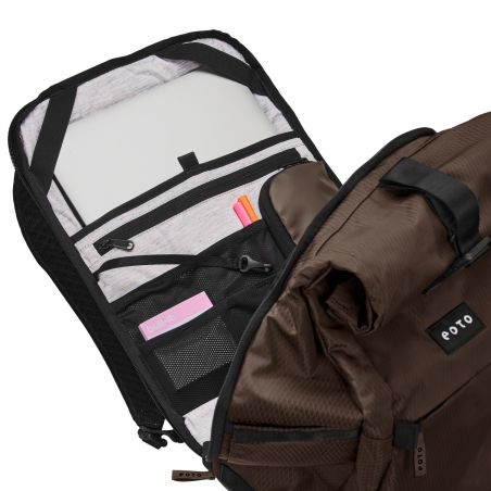 eoto Rucksack Rolly32 Mokkabraun – 23-32 Liter, Roll-Top, wasserabweisend & Notebookfach