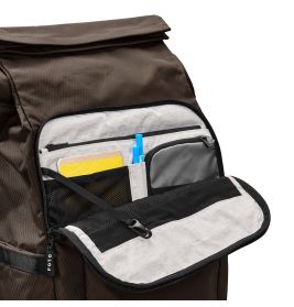 eoto Rucksack Tall41 Mokkabraun – 20 Liter, schlankes Design & Laptopfach