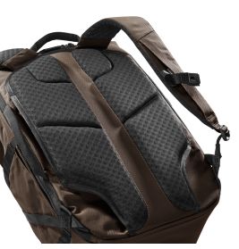 eoto Rucksack Tall41 Mokkabraun – 20 Liter, schlankes Design & Laptopfach