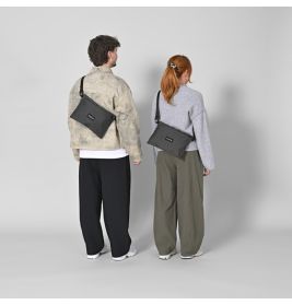 eoto Umhängetasche Simple3 Steingrau – 2,6 Liter, minimalistisch & elegant