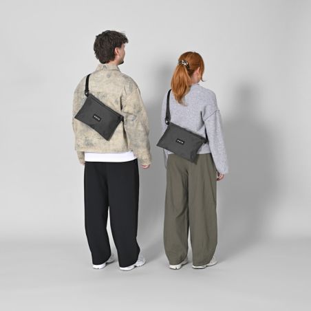 eoto Umhängetasche Simple3 Steingrau – 2,6 Liter, minimalistisch & elegant