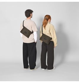 eoto Umhängetasche Simple3 Mokkabraun – 2,6 Liter, schlicht & elegant