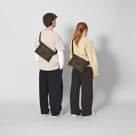 eoto Umhängetasche Simple3 Mokkabraun – 2,6 Liter, schlicht & elegant