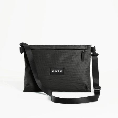 eoto Umhängetasche Simple3 Schwarz – 2,6 Liter, zeitlose Eleganz für jeden Anlass