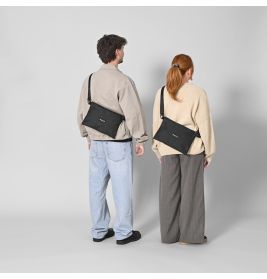 eoto Umhängetasche Simple3 Schwarz – 2,6 Liter, zeitlose Eleganz für jeden Anlass