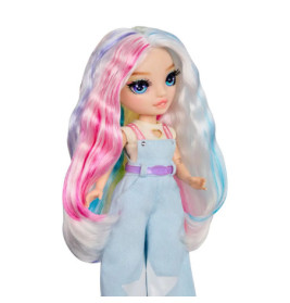 MGA Entertainment Rainbow High Jr High Bestie Babysitters Puppe – Amay mit Accessoires