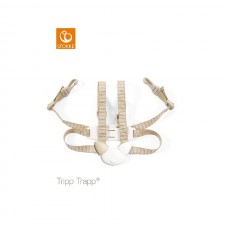 Beiger Stokke Tripp Trapp Baby-Gurt mit Schnallen, Gurten und zentralem Clip vor weißem Hintergrund.