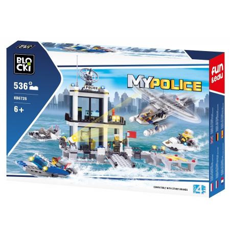 BLOCKI MyPolice Bauset: Polizeistation, Boot und Hubschrauber auf dem Wasser sind auf der Verpackung abgebildet.